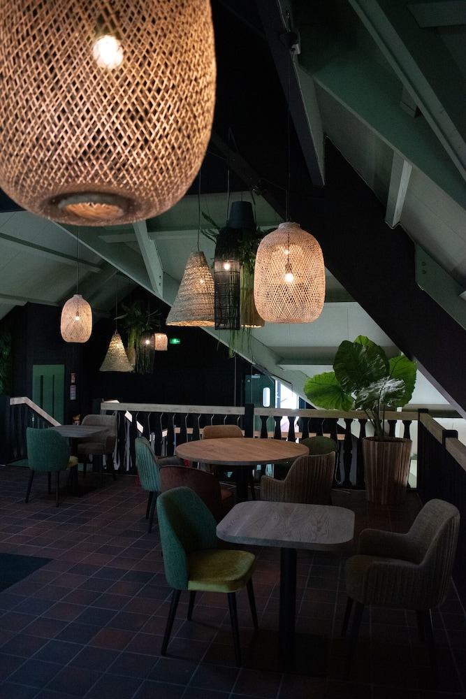 Logis Hotel Black and Green 37/50