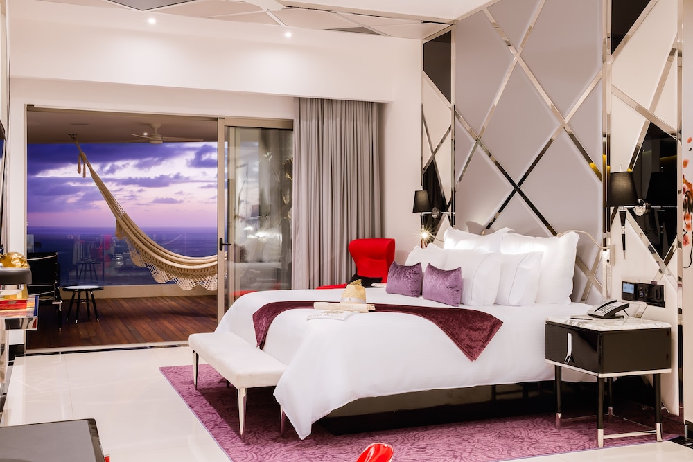 SUITE, SOUTH WING