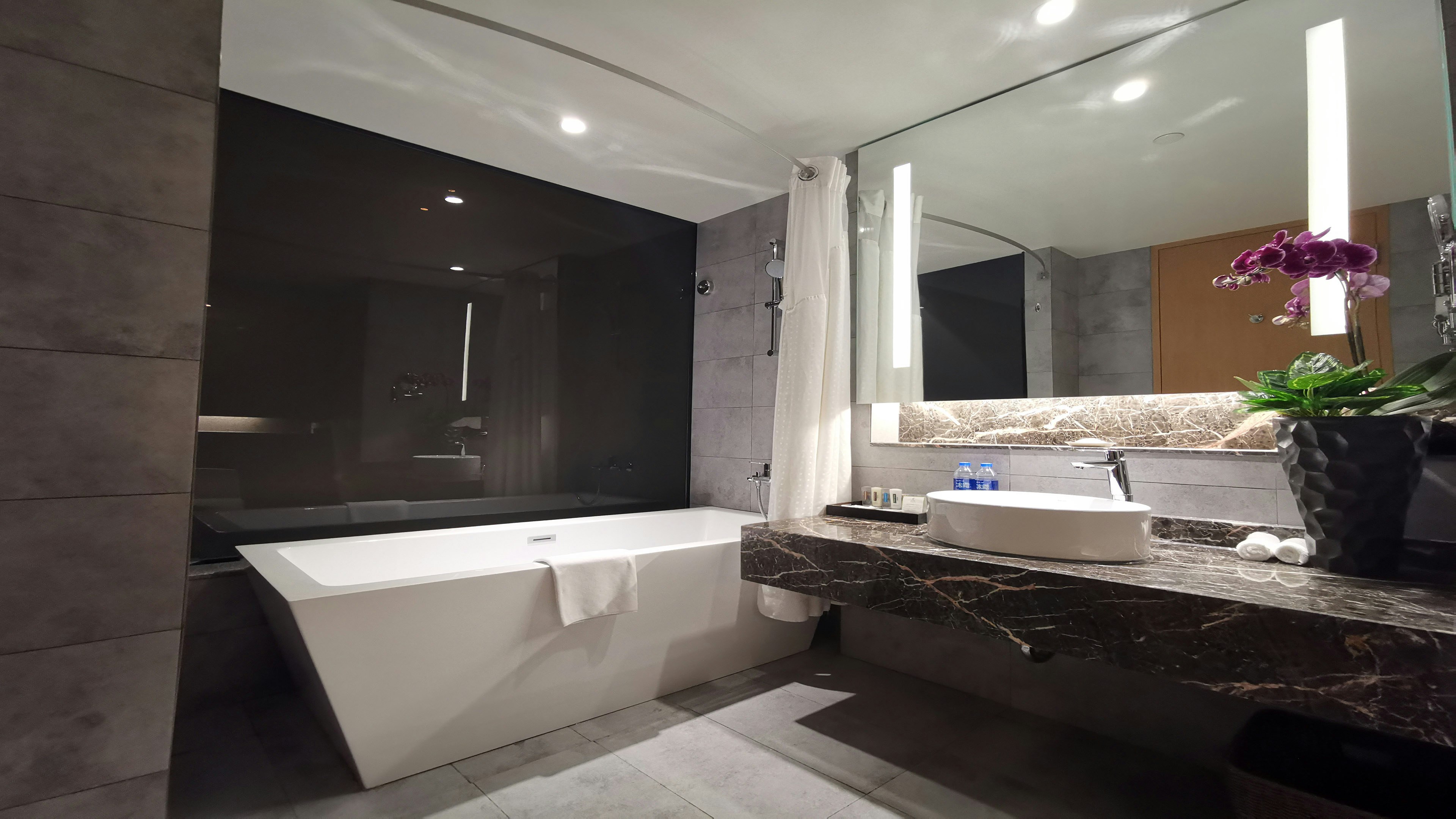 Holiday Inn Shanghai Hongqiao West An Ihg Hotel 49/50