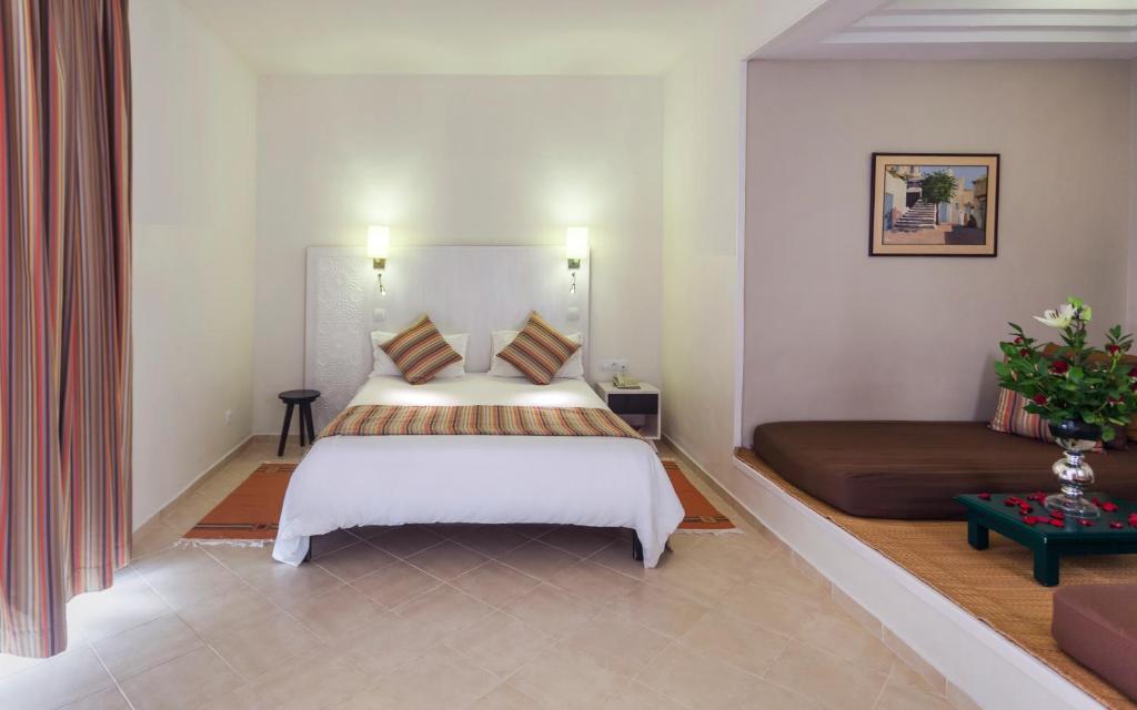 Room, Quadruple