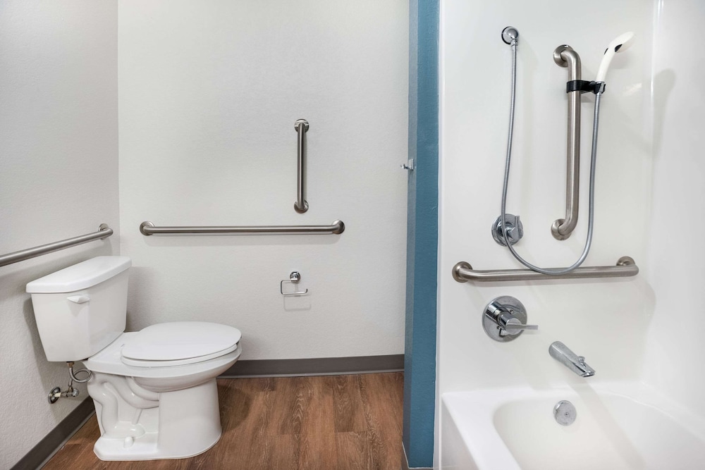 WoodSpring Suites Sulphur - Lake Charles 17/18