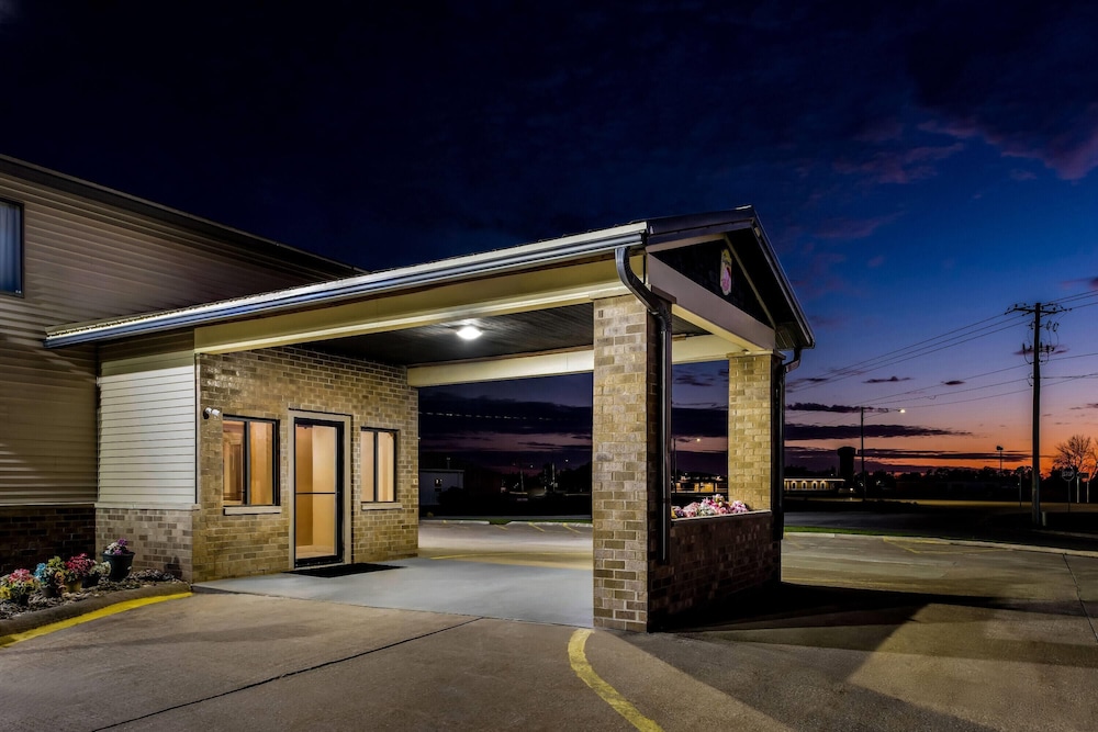 Super 8 by Wyndham Jefferson 39/42