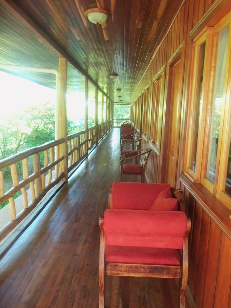 Miss Junies Lodge 24/44