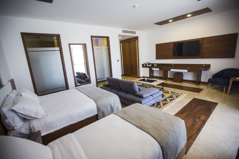 Carissa Hotel 10/35