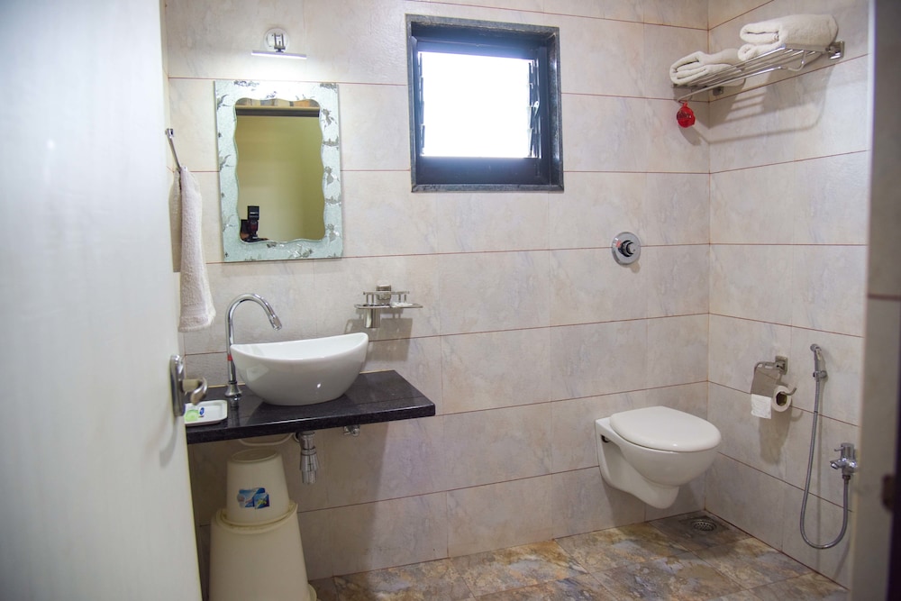 Hotel Tulsi 35/38