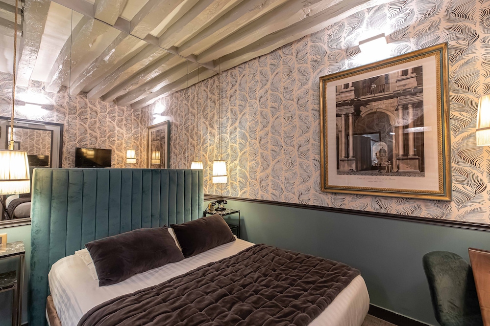 Dauphine Saint Germain Hotel 43/70