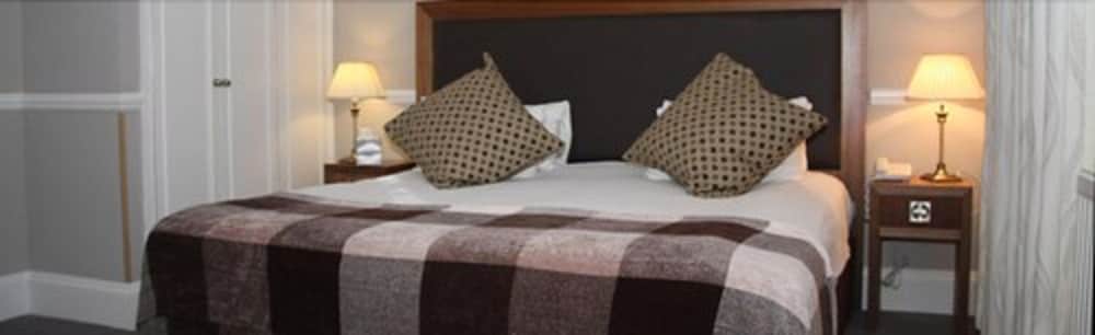 Hatton Court Hotel 11/48