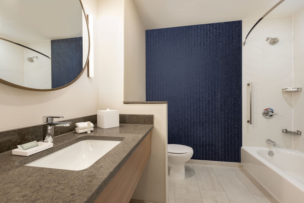 Fairfield Inn & Suites By Marriott Rockaway 27/28