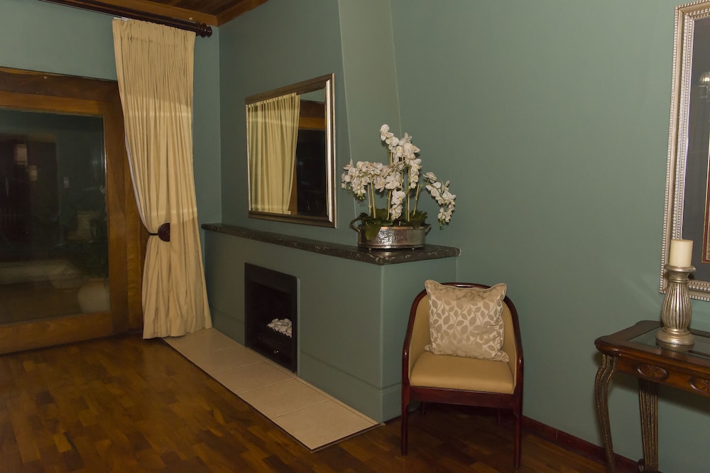 Bayswater Lodge 7/100