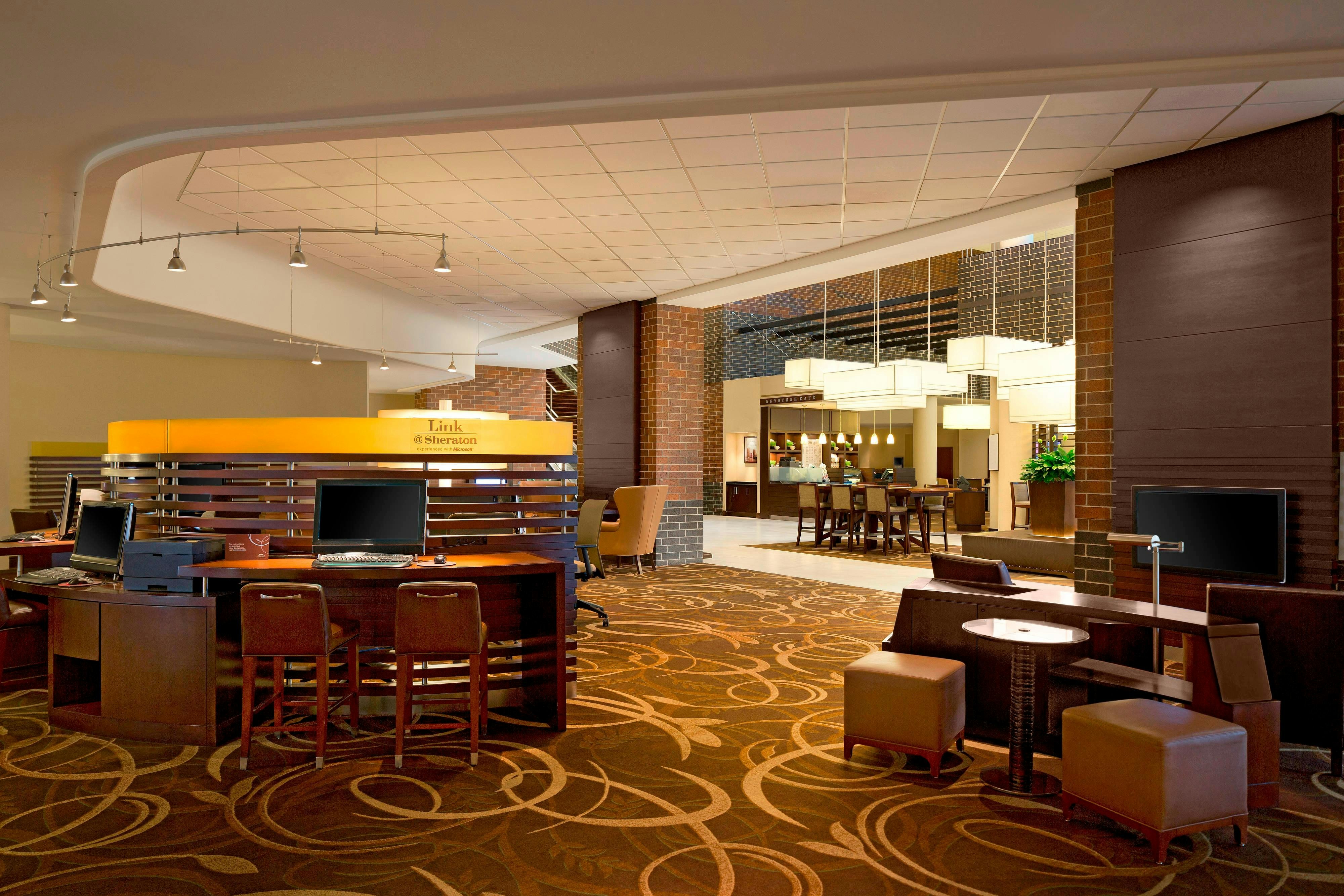 Sheraton Indianapolis Hotel at Keystone Crossing 14/16