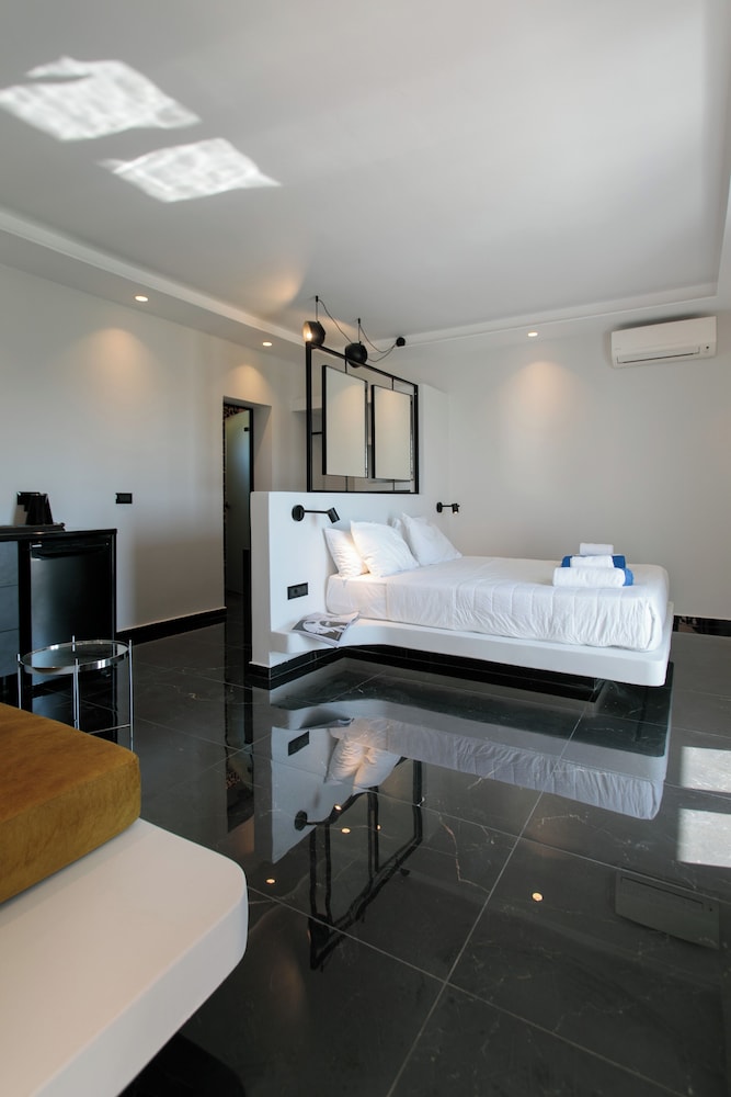 Iphimedeia Apartments Suites 66/75