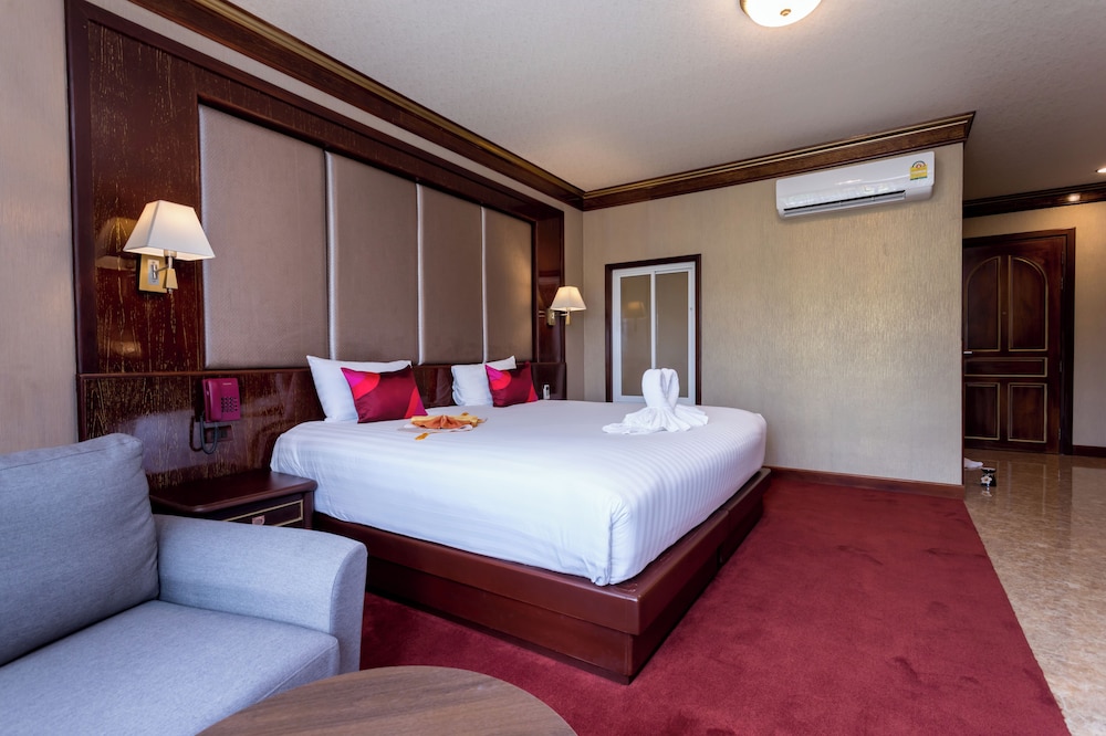 غرفة جونيور بسرير مزدوج، Erawan Hotel 6/9