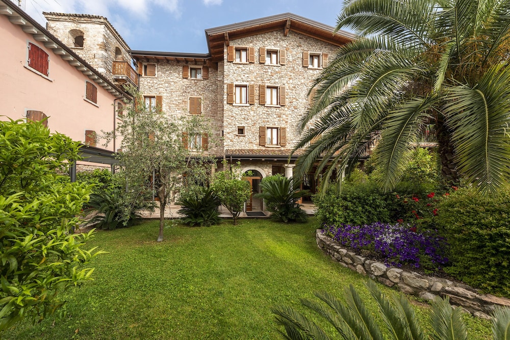 Hotel Antico Monastero 48/53