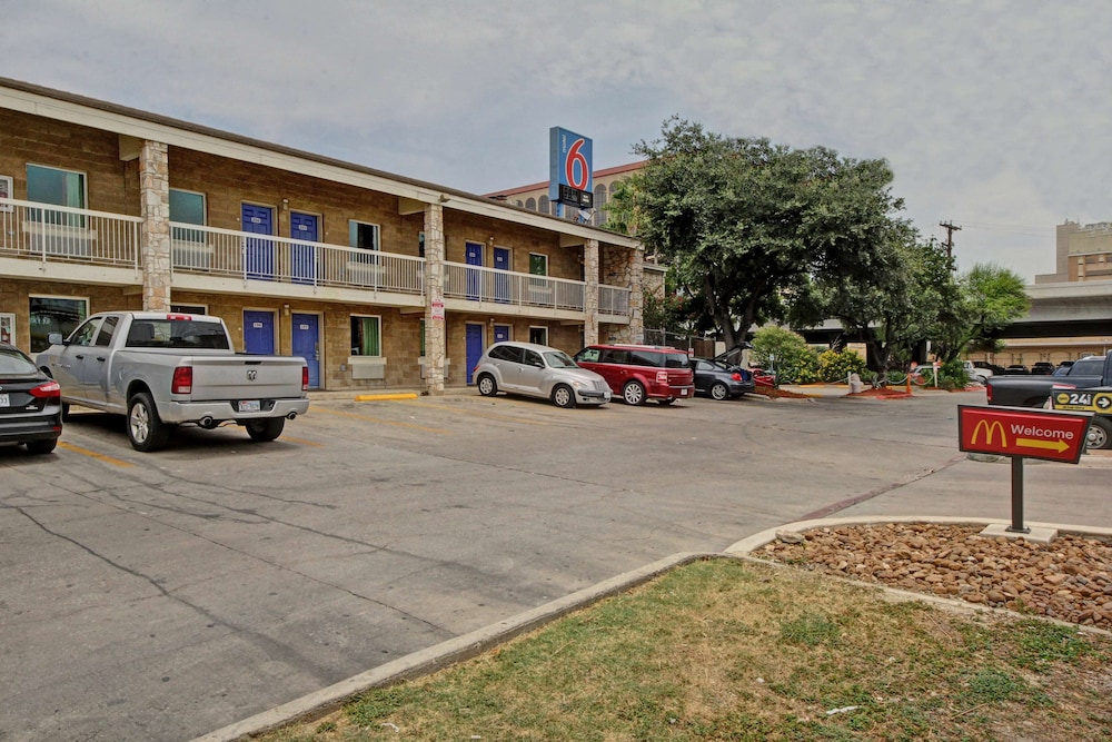 Motel6 San Antonio, TX - Downtown - Market Square 34/44
