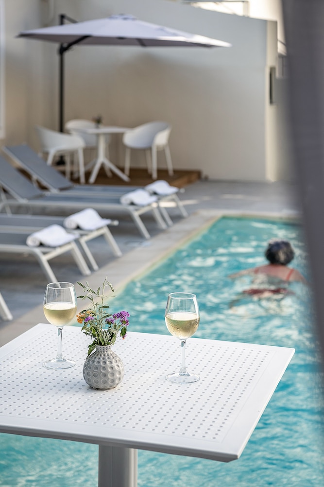Epavli Boutique Hotel 36/65