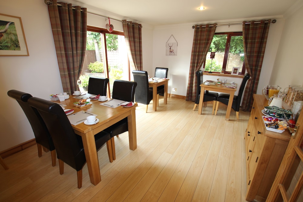 Culliss House B And B 24/46