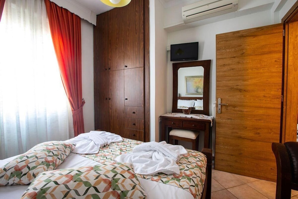 Kastro Hotel 12/50