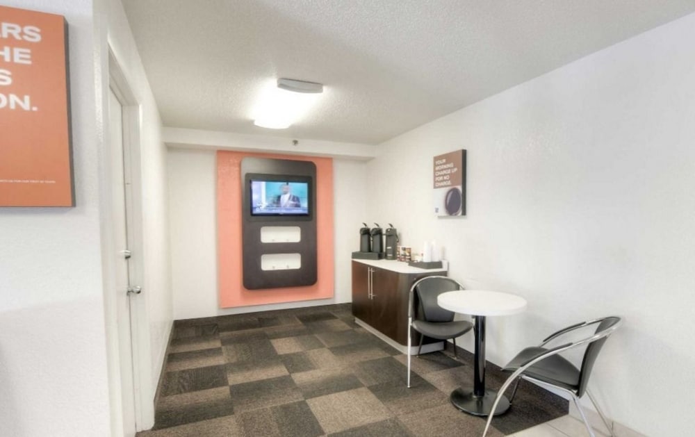 Motel6 Branford, CT - New Haven 47/58