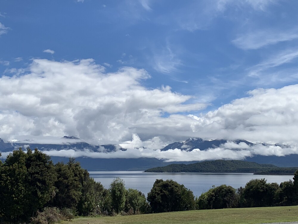 MANAPOURI LAKEVIEW MOTOR INN 56/69