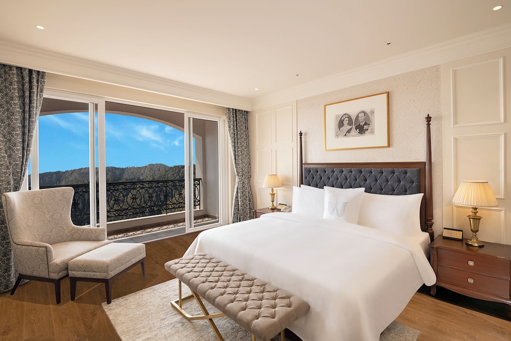 Mayfair, Suite, Queen Bed, Mountain View