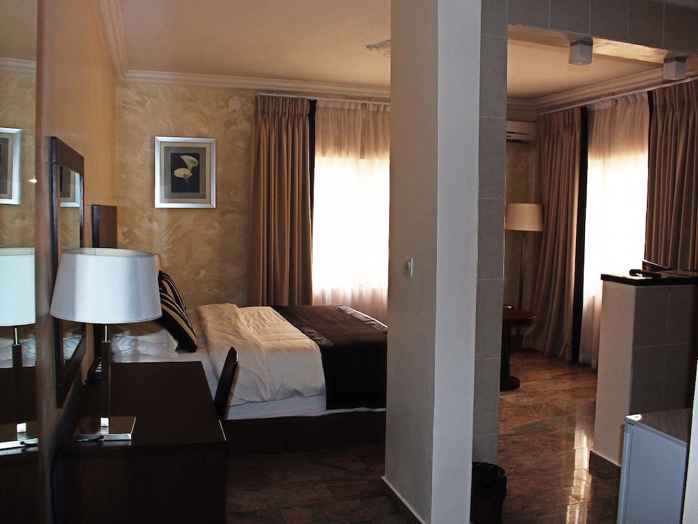 PROTEA HOTEL APO APARTMENTS 16/20