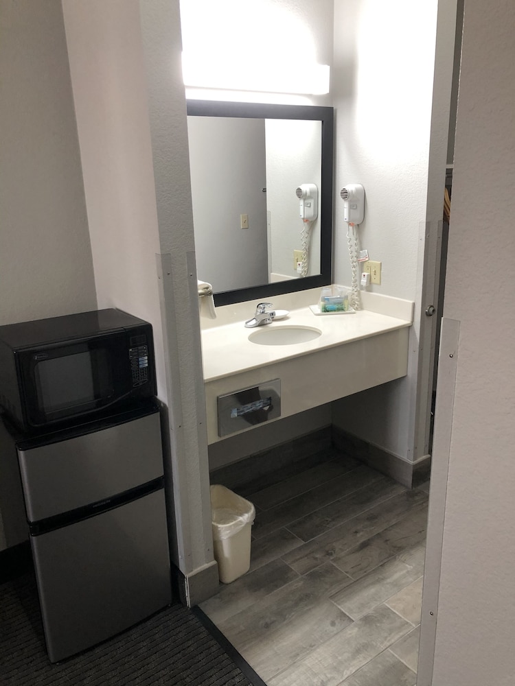 Lea County Inn 50/50