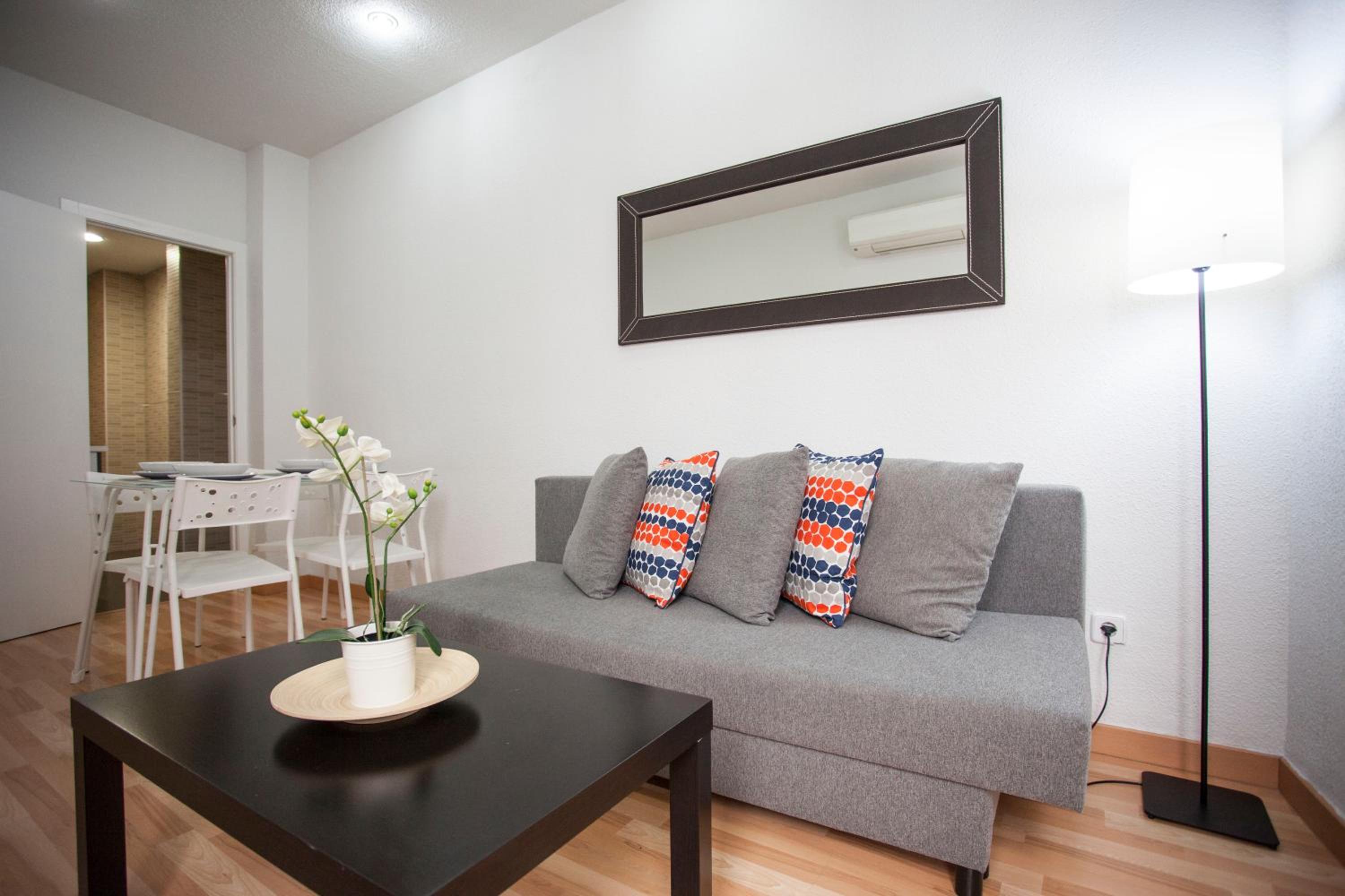 Apartamentos Fuencarral 50 72/100