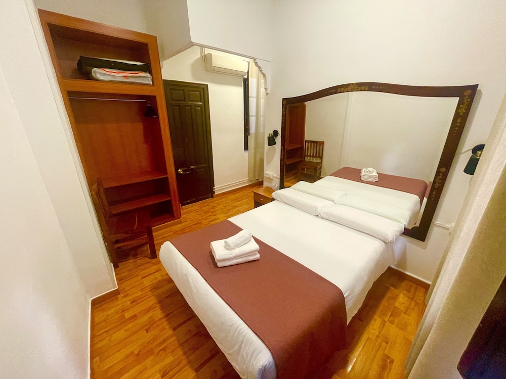 Arteaga Hostal & Baños Árabes Elvira 31/50