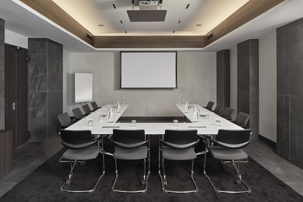 Hyatt Centric Milan Centrale 70/78