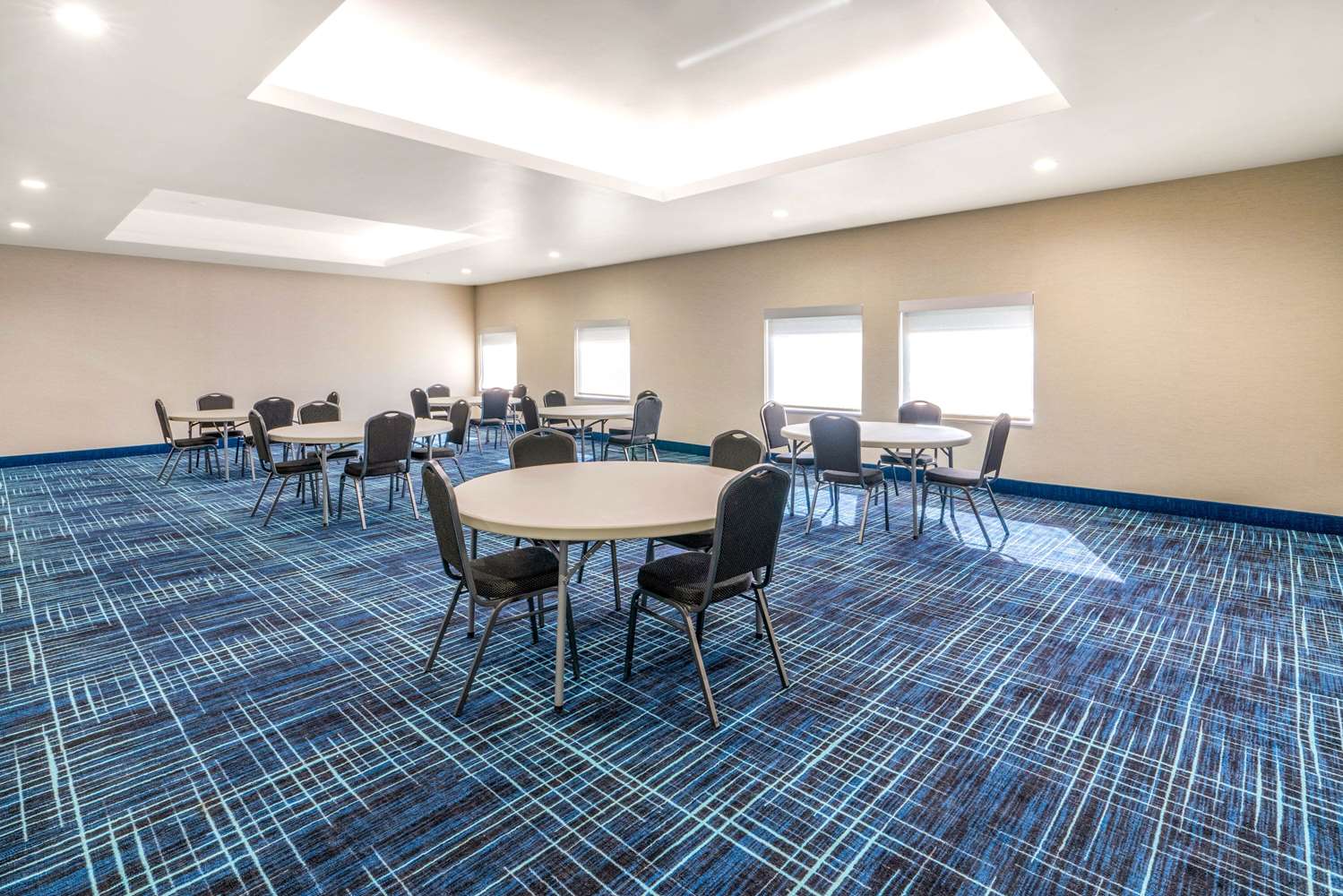 La Quinta Inn & Suites by Wyndham Oklahoma City Airport 44/50