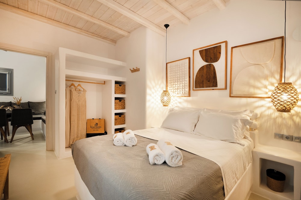 شقة بسرير مزدوج وسريرين منفصلين بإطلالة على البحر بغرفتي نوم، Blue Waves Suites & Apartments - To Kyma 9/10