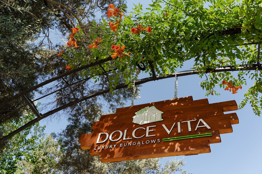 Dolce Vita Luxury Bungalows 5/50