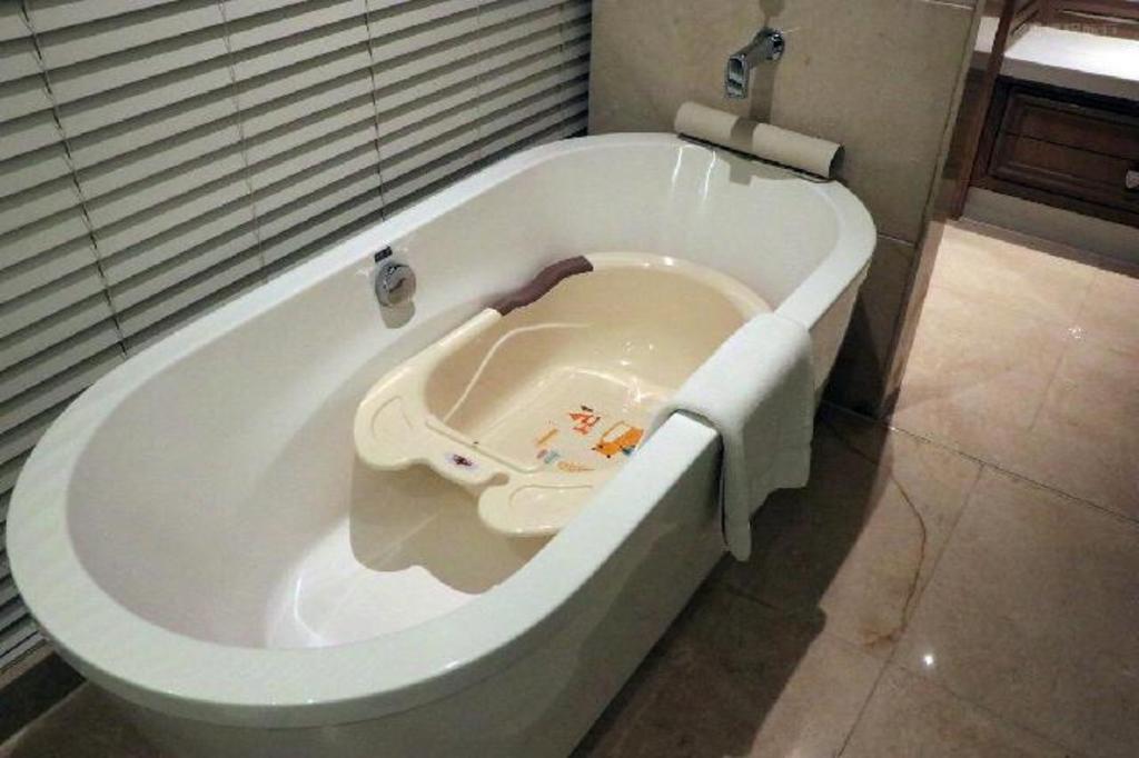 غرفة عائلية بسرير كينج
