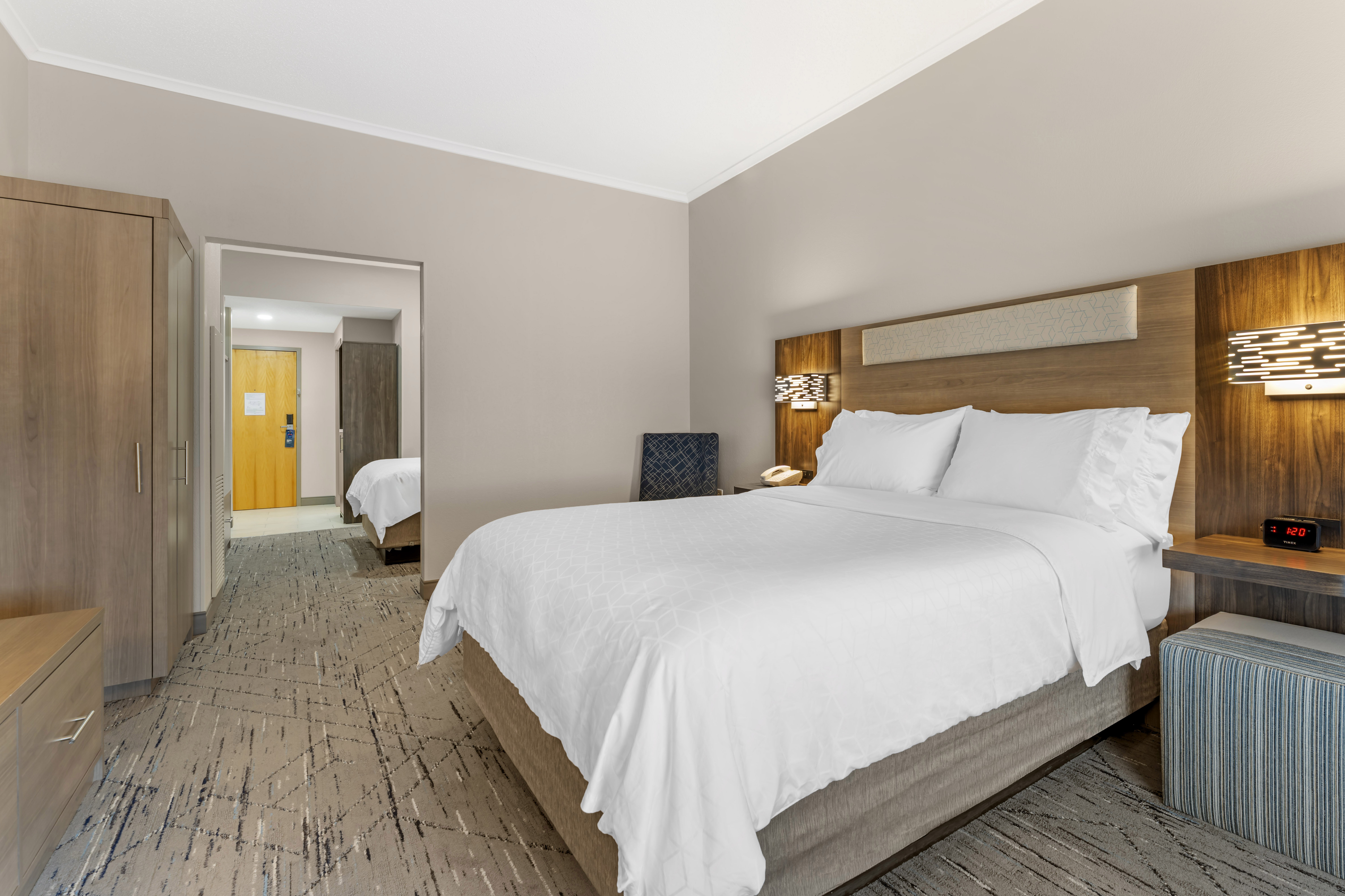 Holiday Inn Express Breezewood 16/67
