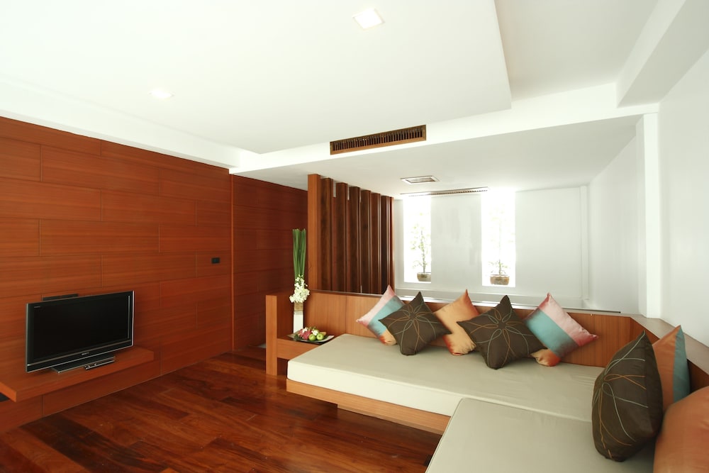 La Flora Resort Patong 30/70