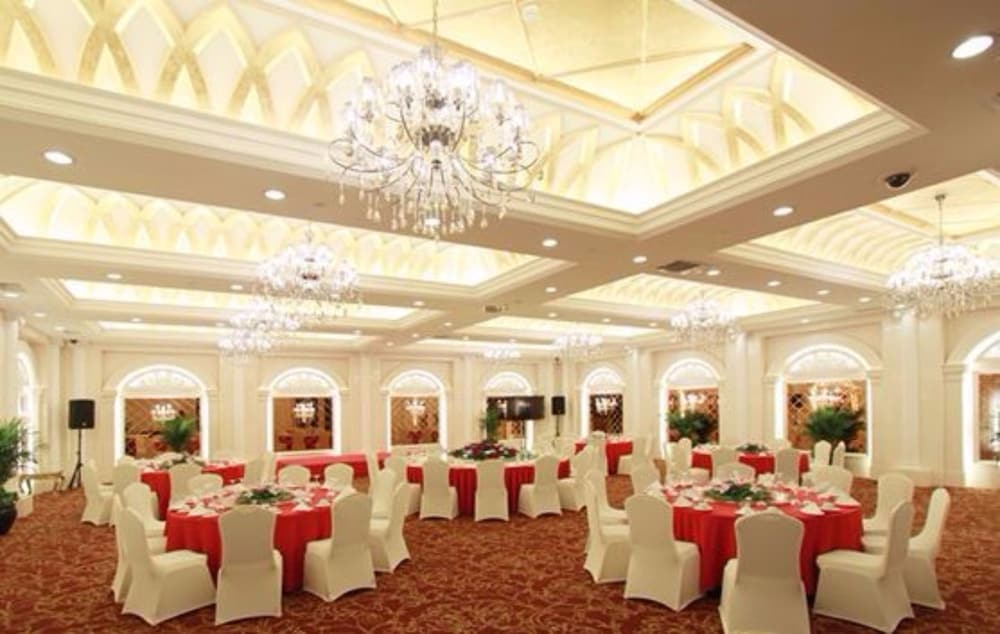 Luxemon Xinjiang Yindu Hotel 22/30