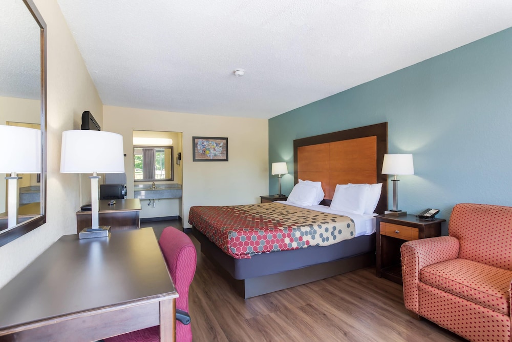 Econo Lodge Gallatin - Metro Nashville 22/43