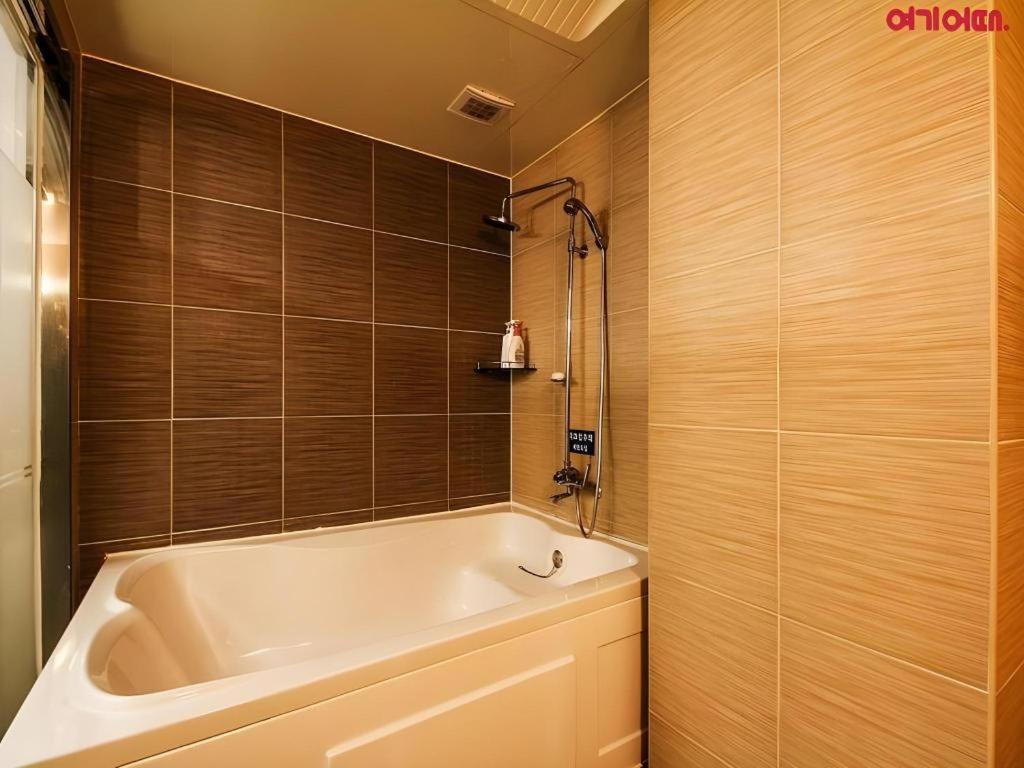 Ansan Hotel Box 40/40