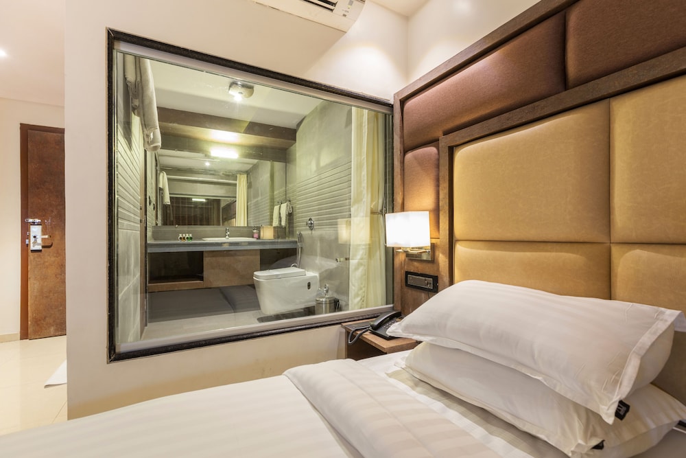AURA ONE HOTEL 31/45