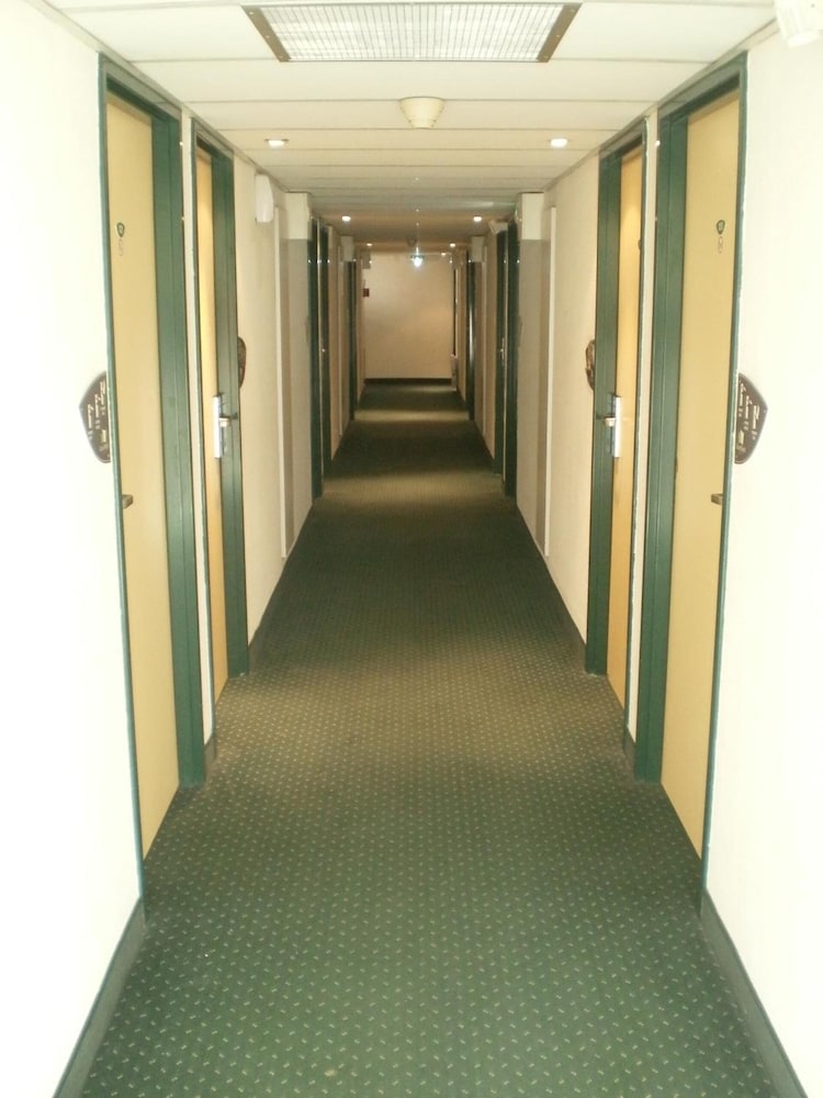 Good Night Hotel 24/37