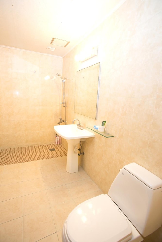 Charmant Hotel 24/24