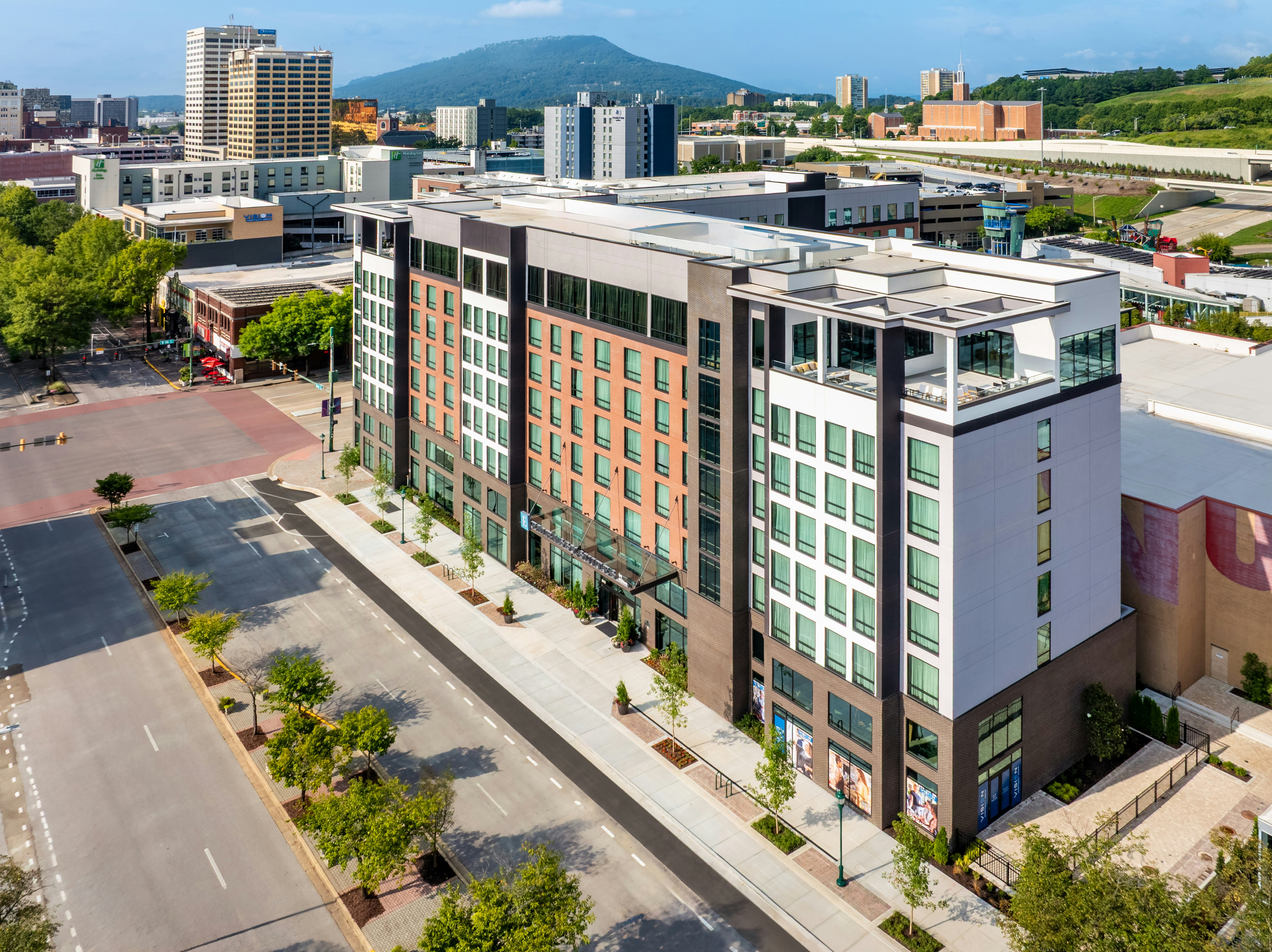 Embassy Suites by Hilton Chattanooga Downtown 3/51