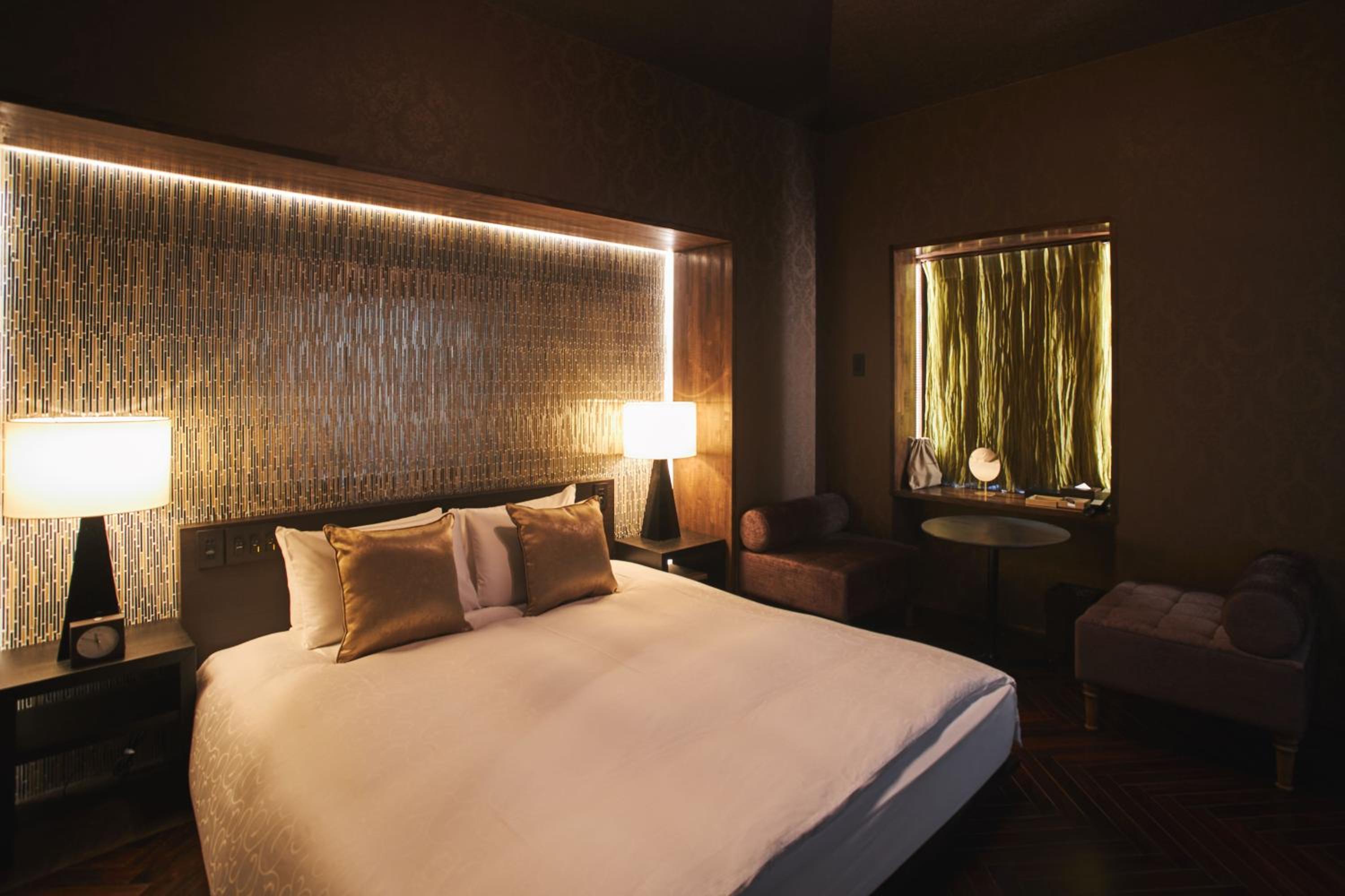 Room, Queen Bed, Patio