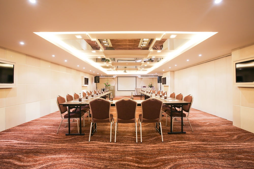 Bangkok Inter Place Hotel 67/72