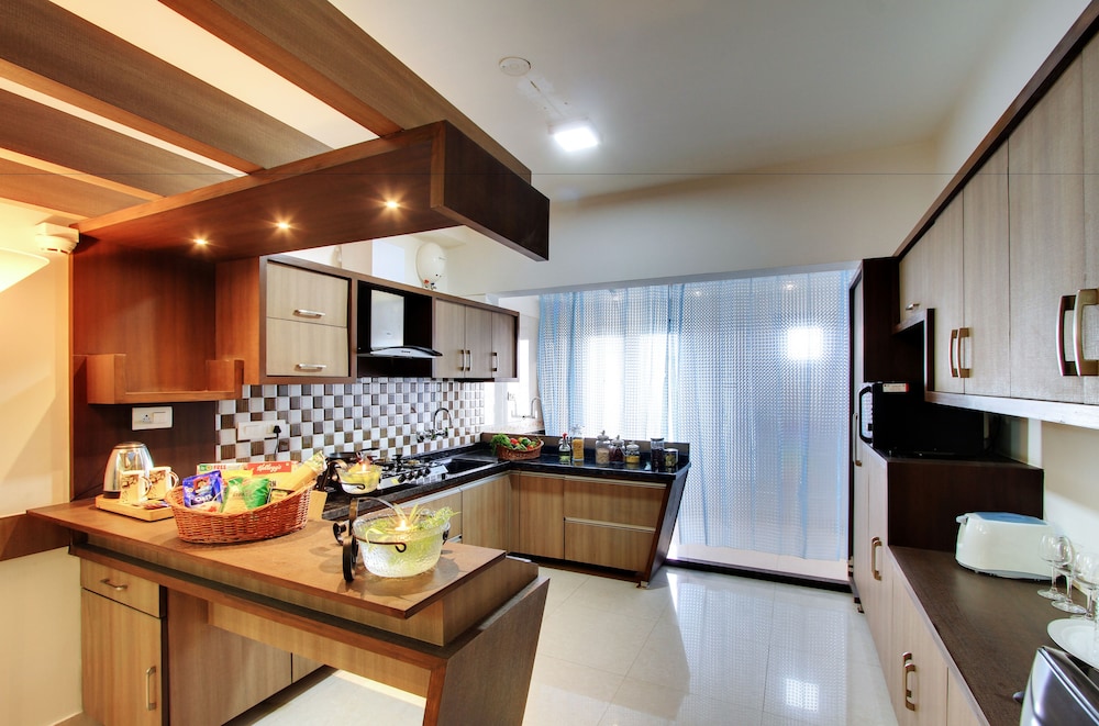 White Castle Corporate Residences 6/50