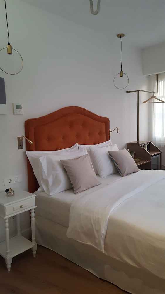 CLASSIC, QUEEN BED