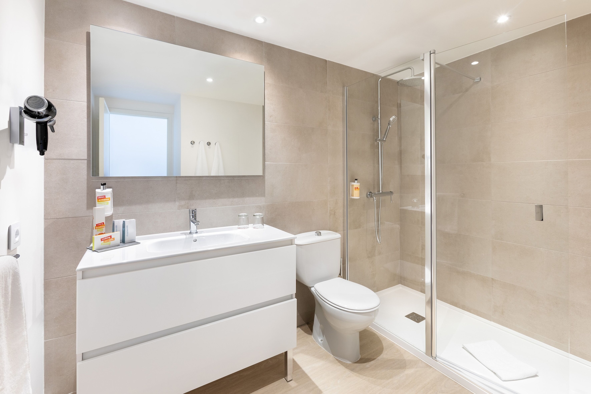 Junior Suite, Twin Beds, Pool Access