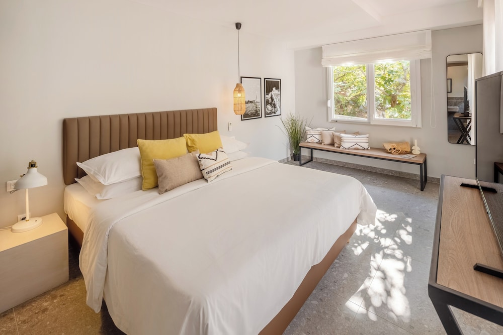 Palm, Beach, Bungalow, King Bed