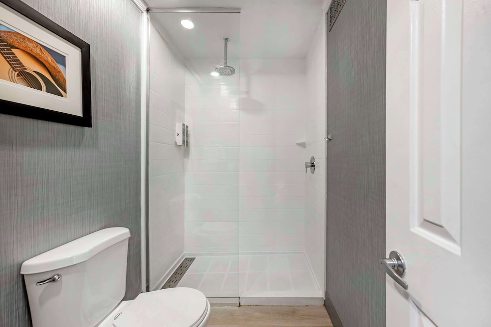 جناح بسرير كينج بمنطقة جلوس، Best Western Brentwood 2/3