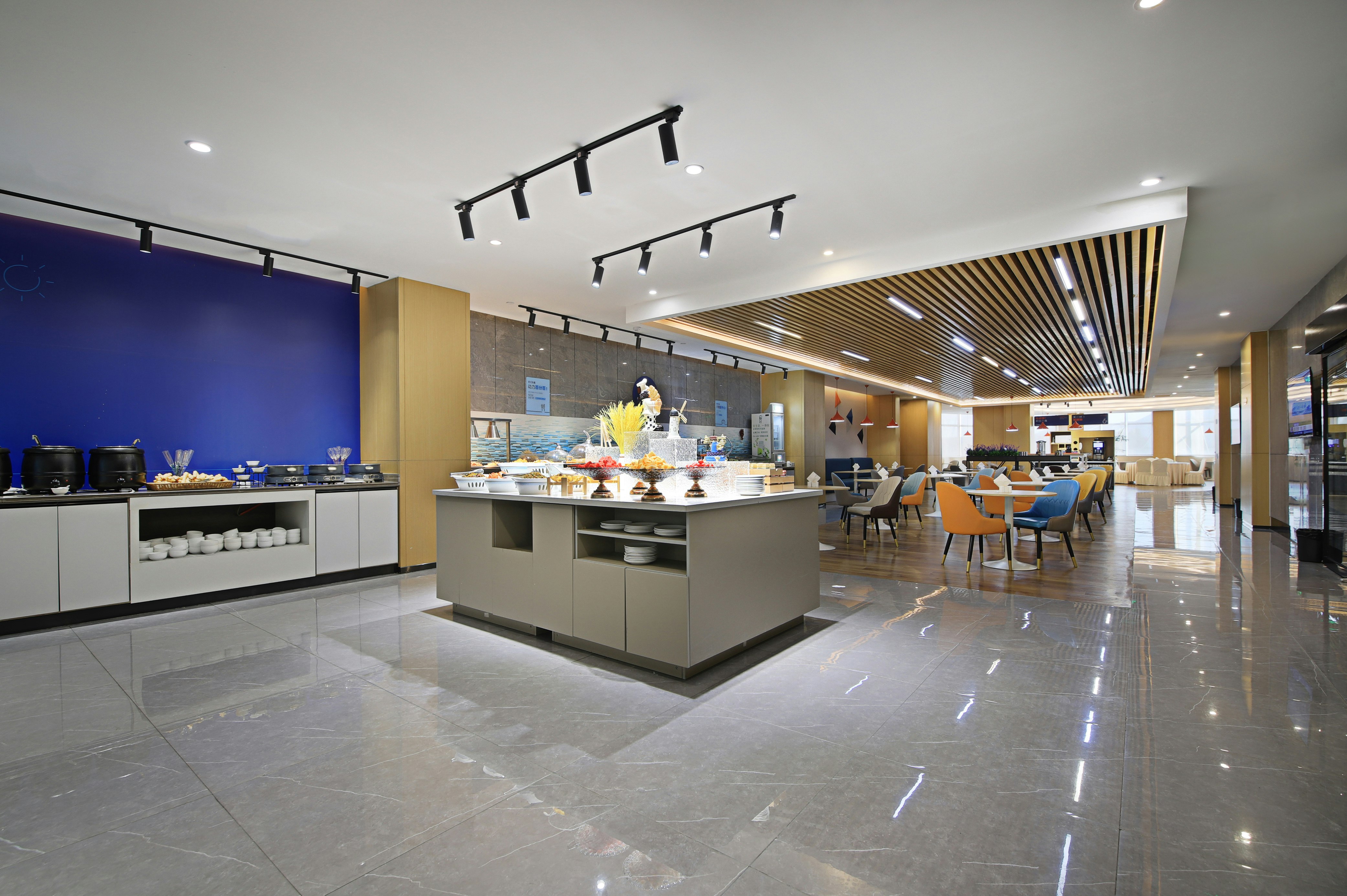 Holiday Inn Express Linyi West 12/82